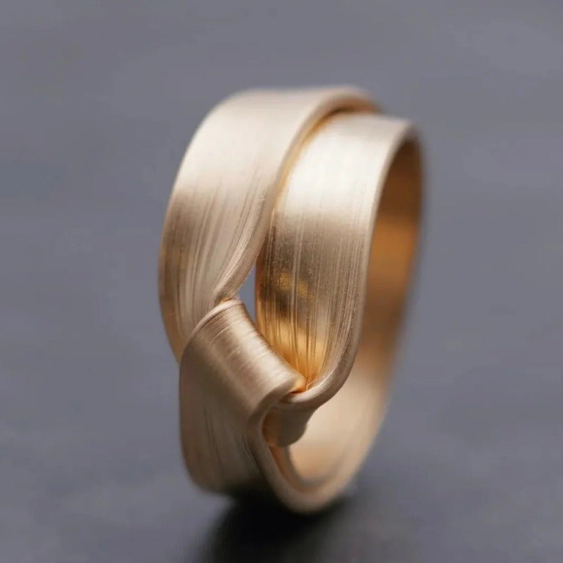 Geometric Twisted Band Ring