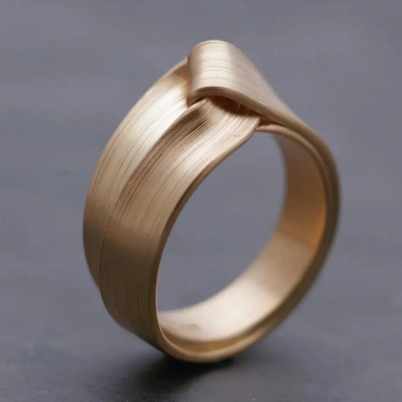 Geometric Twisted Band Ring