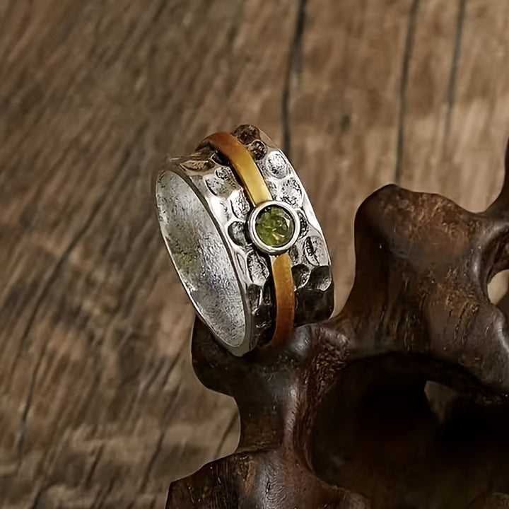Elegant Green Ring